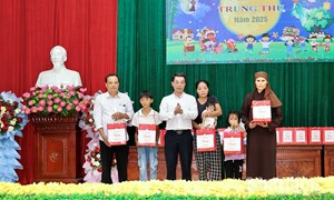 Ninh Bình: Thăm, tặng quà cho trẻ em nhân dịp Tết Trung thu