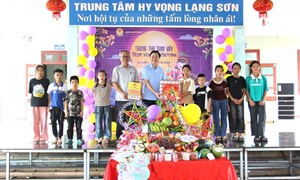 Lạng Sơn: Chủ tịch Ủy ban MTTQ Việt Nam tỉnh đến thăm, tặng quà Tết Trung thu cho các em thiếu nhi tại Trung tâm Hy Vọng Lạng Sơn