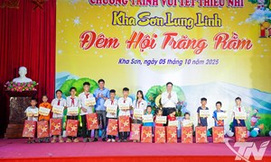 Thái Nguyên: Chủ tịch Ủy ban MTTQ Việt Nam tỉnh Thái Nguyên dự chương trình Đêm hội trăng rằm tại xã Kha Sơn 