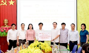 Tuyên Quang: Uỷ ban MTTQ Việt Nam tỉnh tiếp nhận ủng hộ hỗ trợ trường PTDT nội trú THCS và THPT Chiêm Hóa khắc phục hậu quả do bão số 10