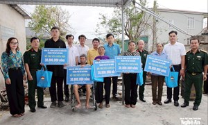 Uỷ ban MTTQ Việt Nam TP Hồ Chí Minh hỗ trợ Nghệ An 7 tỷ đồng khắc phục hậu quả bão số 10