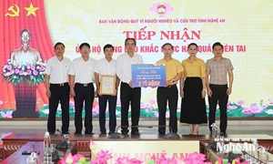 Nghệ An: Uỷ ban MTTQ Việt Nam tỉnh tiếp nhận 2 tỷ đồng ủng hộ đồng bào khắc phục hậu quả bão số 10 