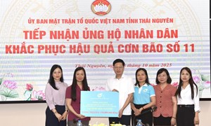 Lãnh đạo Hội LHPN Việt Nam thăm, tặng quà phụ nữ và trẻ em vùng lũ tại Thái Nguyên