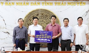 Tỉnh Sơn La và Báo Xây dựng hỗ trợ tỉnh Thái Nguyên khắc phục hậu quả bão số 11