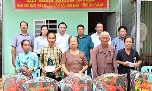An Giang: Xã Hòn Đất bàn giao 5 căn nhà Đại đoàn kết