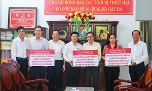 Vĩnh Long: Ủy ban MTTQ Việt Nam tỉnh tiếp nhận ủng hộ hỗ trợ đồng bào bị thiệt hại do bão số 10