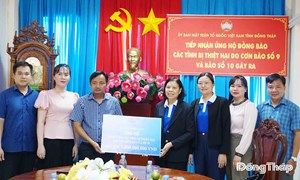 Đồng Tháp: Ủy ban MTTQ Việt Nam tỉnh tiếp nhận ủng hộ đồng bào bị thiệt hại do bão lũ 