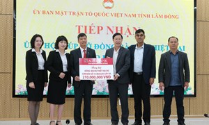 Lâm Đồng: Ủy ban MTTQ Việt Nam tỉnh tiếp nhận hơn 700 triệu đồng giúp đồng bào vũng lũ và Quỹ Vì người nghèo