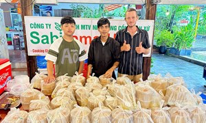 Đà Nẵng: Tình người trong mưa lũ