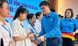 Tổng LĐLĐ Việt Nam trao 1 tỉ đồng hỗ trợ đoàn viên, người lao động Đà Nẵng bị ảnh hưởng mưa lũ