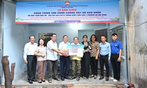 TP Hồ Chí Minh: Ủy ban MTTQ Việt Nam phường An Hội Đông bàn giao nhà sửa chữa, chống dột cho hộ khó khăn