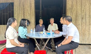 Tây Ninh: Ủy ban MTTQ Việt Nam tỉnh thăm hỏi, hỗ trợ các hộ dân bị thiệt hại do mưa, lũ tại xã Tân Thạnh