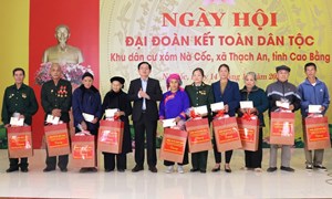 Phó Thủ tướng Chính phủ Hồ Quốc Dũng dự Ngày hội Đại đoàn kết toàn dân tộc tại khu dân cư Nà Cốc, Cao Bằng 