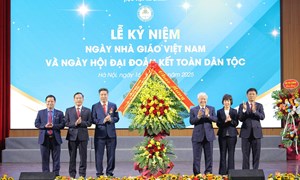 Phó Chủ tịch Thường trực Quốc hội Đỗ Văn Chiến dự Lễ Kỷ niệm Ngày nhà giáo Việt Nam và Ngày hội đại đoàn kết tại Học viện Tài chính