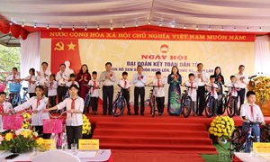 Thường trực Ban Bí thư Trần Cẩm Tú dự Ngày hội Đại đoàn kết toàn dân tộc tại Lào Cai 