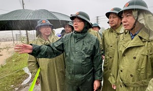 Phó Thủ tướng Chính phủ Hồ Quốc Dũng: Di dời dân ngay trong ngày, tuyệt đối không để xảy ra thiệt hại về người