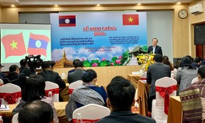 Phó Chủ tịch Lương Quốc Đoàn dự và chỉ đạo lớp tập huấn cán bộ Lào về công tác nông dân 