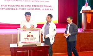 Ủy ban MTTQ Việt Nam thành phố Hải Phòng ủng hộ đồng bào khắc phục hậu quả lũ lụt