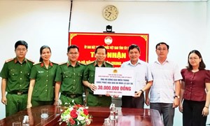 Tây Ninh: Ủy ban MTTQ Việt Nam tỉnh tiếp nhận kinh phí hỗ trợ đồng bào Miền Trung, Tây Nguyên khắc phục thiệt hại mưa lũ 