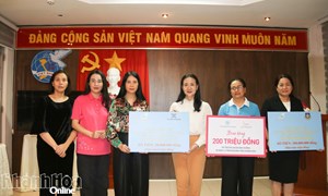 Khánh Hòa: Hội LHPN Việt Nam trao kinh phí hỗ trợ phụ nữ, trẻ em mồ côi bị ảnh hưởng bởi mưa lũ