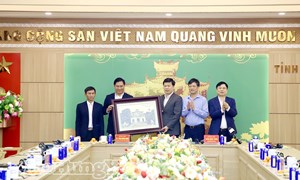 Hưng Yên: Chủ tịch Ủy ban MTTQ Việt Nam tỉnh làm việc với đoàn học viên cán bộ Đảng Nhân dân Cách mạng Lào