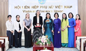 Phó Chủ tịch Ủy ban Trung ương MTTQ Việt Nam, Chủ tịch Hội LHPN Việt Nam Nguyễn Thị Tuyến tiếp Trưởng đại diện Thường trú UNDP tại Việt Nam