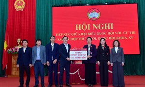 Phó Chủ tịch Ủy ban Trung ương MTTQ Việt Nam Hà Thị Nga tiếp xúc cử tri tại Tuyên Quang