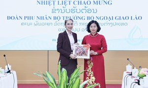 Phó Chủ tịch Ủy ban Trung ương MTTQ Việt Nam, Chủ tịch Hội LHPN Việt Nam tiếp Phu nhân Bộ trưởng Bộ Ngoại giao Lào