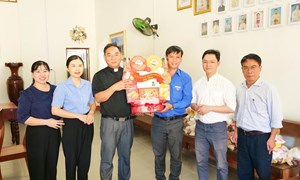 Khánh Hòa: Ủy ban MTTQ Việt Nam tỉnh thăm, chúc mừng các cơ sở tôn giáo nhân dịp Giáng sinh 2025