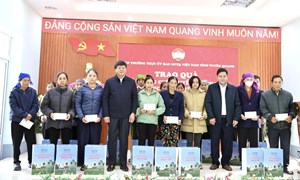 Tuyên Quang: Ủy ban MTTQ Việt Nam tỉnh trao quà hỗ trợ người dân khắc phục hậu quả bão số 10 