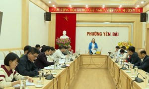 Lào Cai: Chủ tịch Ủy ban MTTQ Việt Nam tỉnh kiểm tra, giám sát công tác bầu cử tại phường Yên Bái