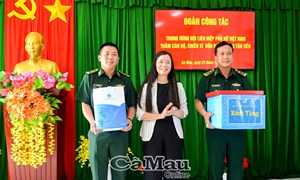 Cà Mau: Trung ương Hội LHPN Việt Nam thăm, tặng quà tại Đồn Biên phòng Tân Tiến