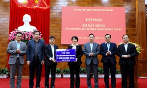 Lâm Đồng: Ủy ban MTTQ Việt Nam tỉnh tiếp nhận 1 tỷ đồng khắc phục thiệt hại mưa lũ từ Bộ Xây dựng