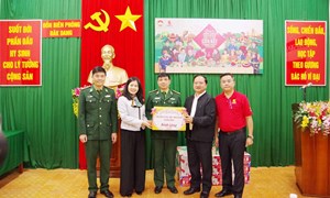 Tặng hơn 400 suất quà Tết cho Nhân dân và lực lượng bảo vệ biên giới Lâm Đồng