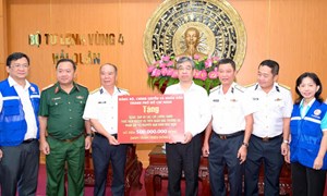 TP Hồ Chí Minh thăm, động viên cán bộ, chiến sĩ và Nhân dân đặc khu Trường Sa