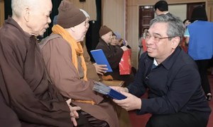 Lãnh đạo TPHCM thăm hỏi cựu thanh niên xung phong bị nhiễm chất độc da cam