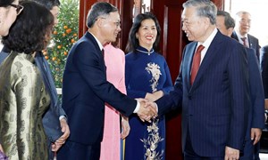 Tổng Bí thư Tô Lâm gặp gỡ cán bộ Đại sứ quán và cộng đồng người Việt Nam tại Lào