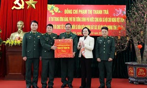 Phó Thủ tướng Phạm Thị Thanh Trà chúc Tết, động viên cán bộ, chiến sĩ Đồn Biên phòng Bát Xát