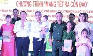 Thành phố Hồ Chí Minh trao hơn 3 triệu phần quà tết đến người dân