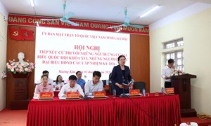 Phó Chủ tịch - Tổng Thư ký Ủy ban Trung ương MTTQ Việt Nam Hà Thị Nga tiếp xúc cử tri ở xã Mường Kim, tỉnh Lai Châu