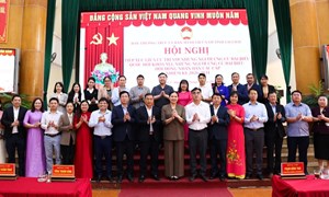 Phó Chủ tịch - Tổng Thư ký Ủy ban Trung ương MTTQ Việt Nam Hà Thị Nga tiếp xúc cử tri xã Than Uyên, tỉnh Lai Châu