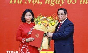 Trao Quyết định điều động, bổ nhiệm lãnh đạo Đảng ủy Chính phủ và 4 bộ, cơ quan