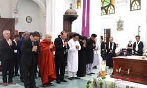 Đoàn lãnh đạo Trung ương MTTQ Việt Nam kính viếng Đức Hồng y Gioan Baotixita Phạm Minh Mẫn