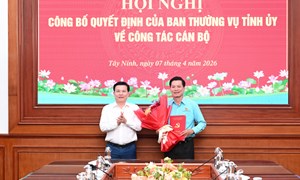 Tây Ninh: Chủ tịch Ủy ban MTTQ Việt Nam tỉnh trao quyết định về công tác cán bộ