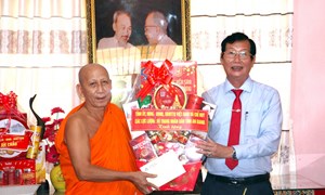 An Giang: Phó Chủ tịch UBND tỉnh chúc Tết cổ truyền Chôl Chnăm Thmây tại xã Óc Eo và xã An Châu