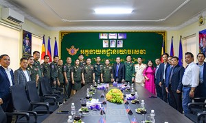 Đoàn công tác tỉnh Cà Mau thăm, chúc tết Chôl Chnăm Thmây các đơn vị quân đội tại Campuchia