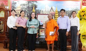 Vĩnh Long: Ủy ban MTTQ Việt Nam tỉnh  thăm, chúc mừng Tết cổ truyền Chôl Chnăm Thmây đồng bào Khmer 