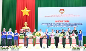 Thành phố Hồ Chí Minh: Ủy ban MTTQ Việt Nam thành phố trao tặng nhiều phần quà an sinh xã hội tại đặc khu Côn Đảo 