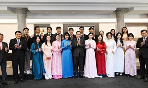 Chủ tịch Quốc hội Trần Thanh Mẫn gặp mặt sinh viên và các lưu học sinh tiêu biểu của Việt Nam ở Italia