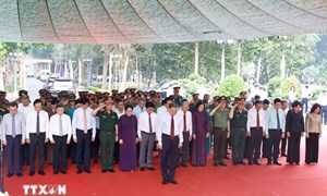 Tổng Bí thư, Chủ tịch nước Tô Lâm dâng hương tại Nghĩa trang Liệt sỹ Tân Biên